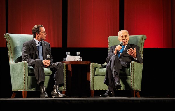 Bob Woodruff interviewing Shimon Peres
