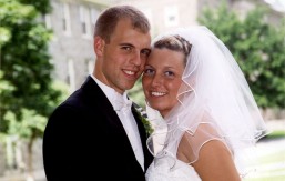 Colgate Love Story: Andy Muck '99 andKelly Polinsky Muck ’98. Click on photo for full story.