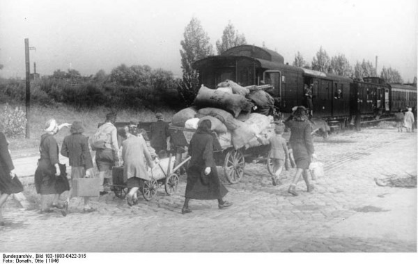 Resettlers at the Berlin-Pankow freight station, 1946.