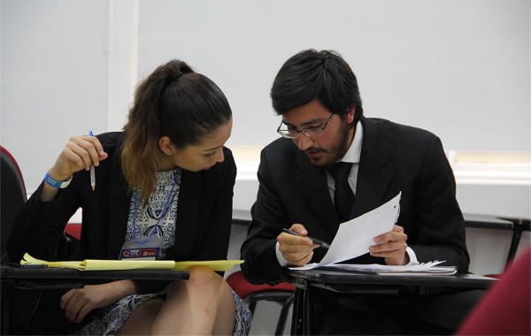 Valeria Felix ’18 and Federico Elizondo ’17 prepare before a debate