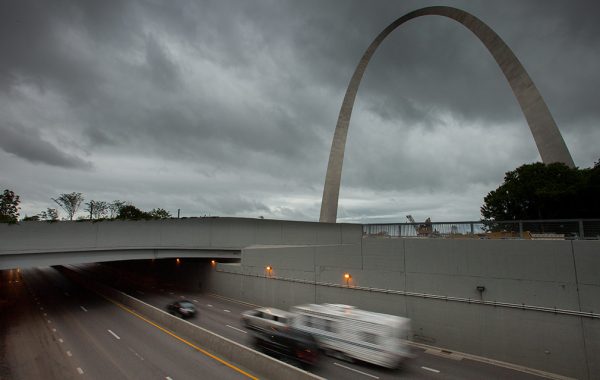 Photo of highway with St. Louis's Gateway Arch in background