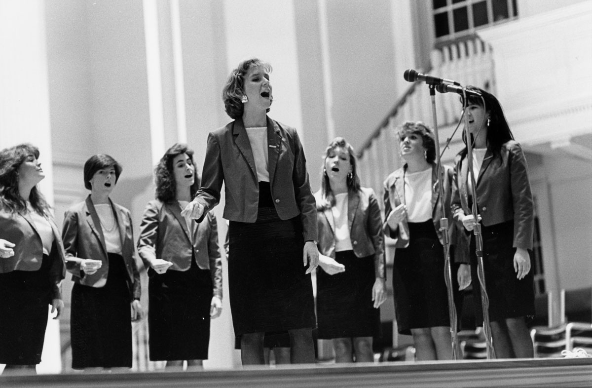 Archival photo of the Swinging 'Gates performing in Colgate Memorial Chapel