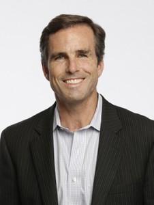 Journalist and author Bob Woodruff ’83, P’13 will interview Peres on stage.