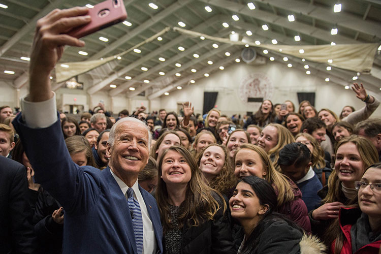 Vice President Joe Biden takes selfie with Colgate students after Global Leaders lecture