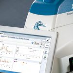Seahorse machine with computer screen displaying sample analysis
