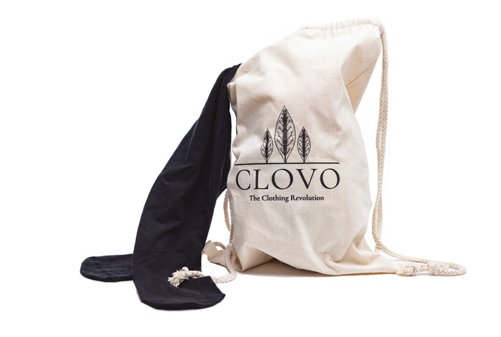 Clovo canvas bag.