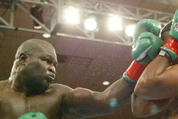 JAMES 'Lights Out' TONEY (L) (67-4-2) hits RYDELL BOOKER