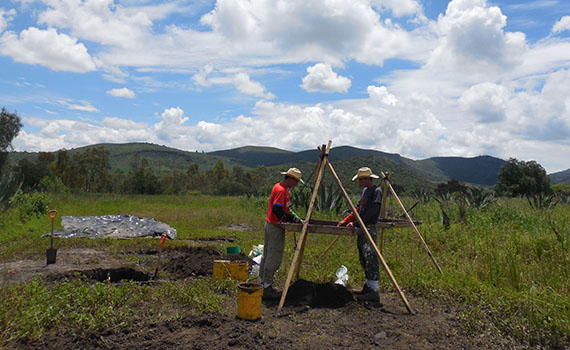Alex and Erik Jurado '15 sift dirt for artifacts at an excavation site at Altica, Mexico.